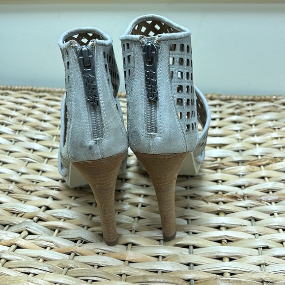 New Miss Sixty beige suede peep toe heels size 38.5 - Picture 3 of 4